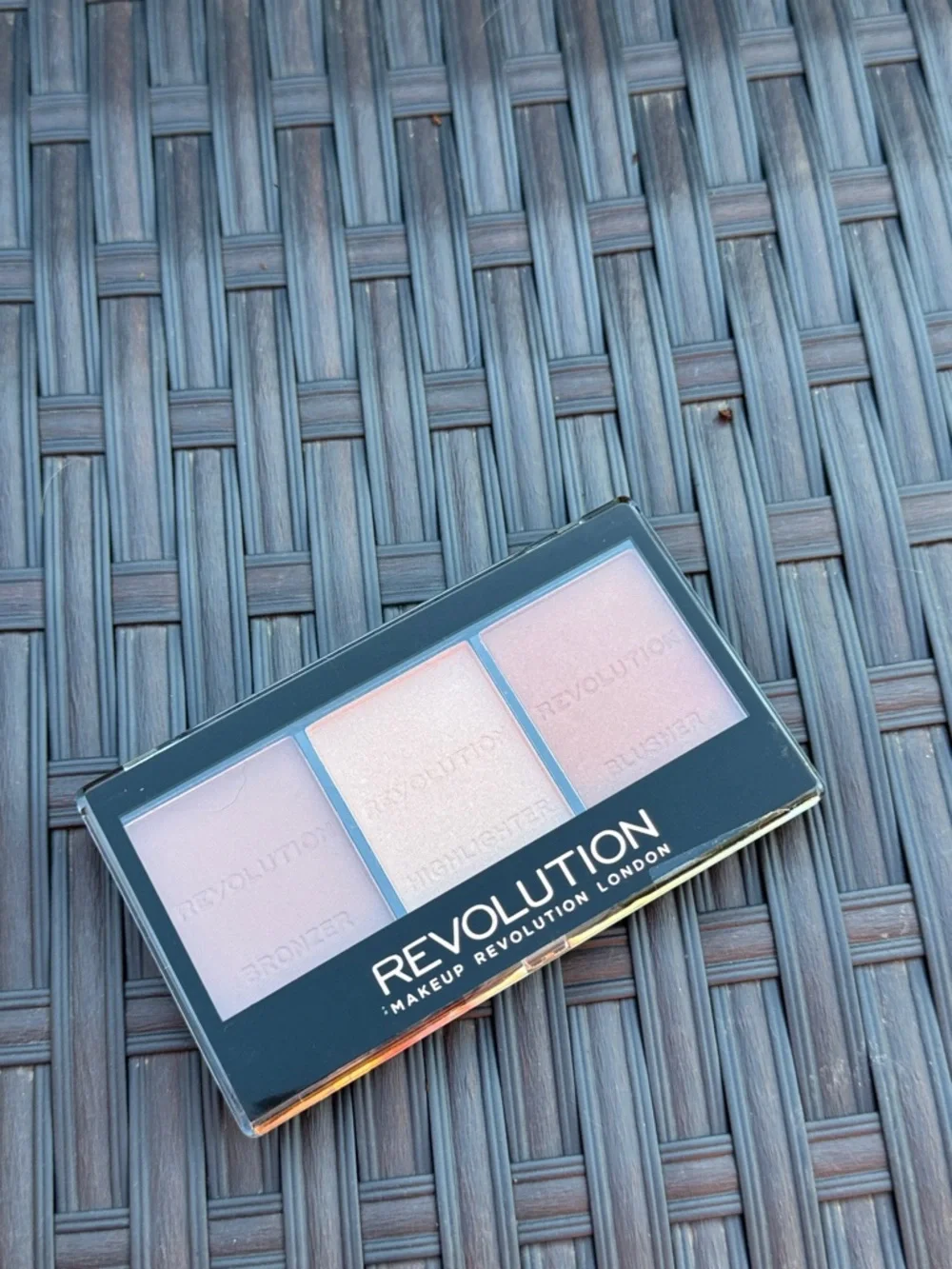 Revolution Bronzer, Highlight & Blush Compact Light Medium